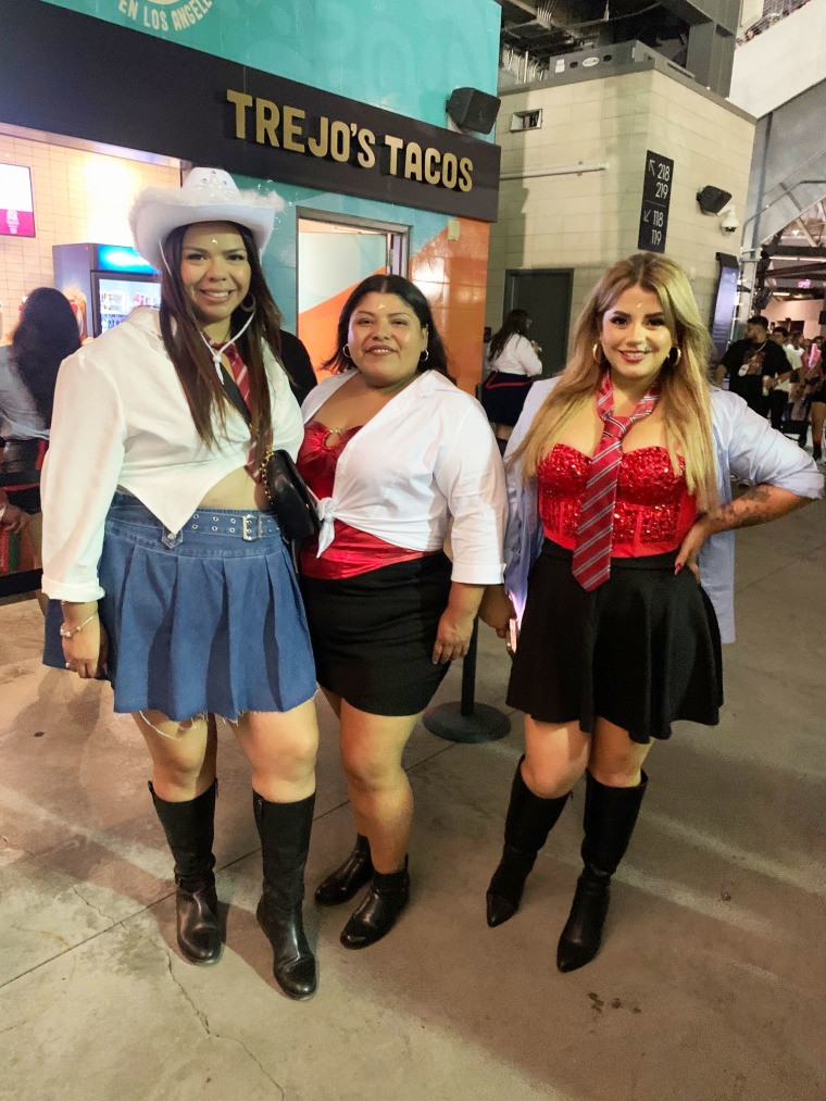 Fans Mena, Ani and Araceli went full Elite Way School.