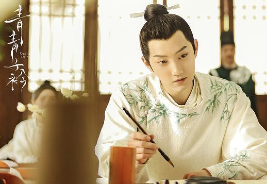 Students in traditional Chinese clothing, symbolizing the history of school uniforms in China.